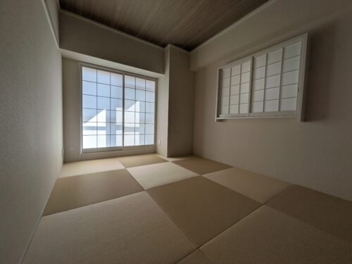 【和室】落ち着きのある和室に、モダンな琉球畳を採用♪