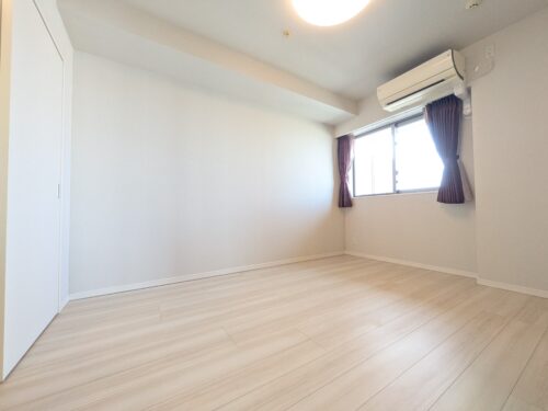 明るい洋室♪各居室にＷＩＣ有♪ (内装)