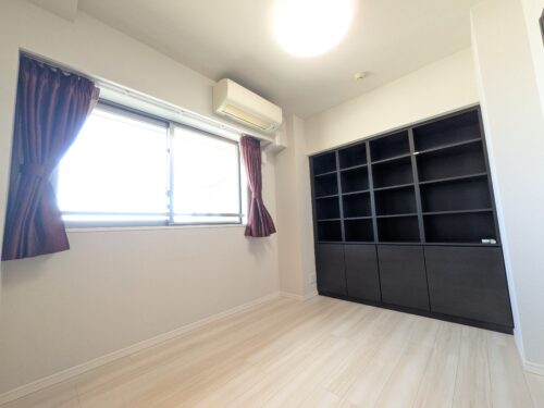 明るい洋室♪各居室にＷＩＣ有♪ (内装)