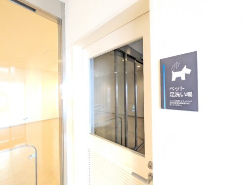 ペット飼育可◎犬・猫等の小動物２匹まで可能です！（ペット飼養細則有）共用部分にはペット足洗い場もあり、ワンちゃんのお散歩帰りに便利♪