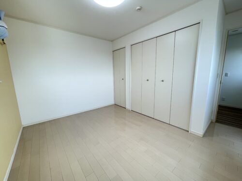 【洋室】大容量収納付きでお部屋をすっきり使える洋室♪